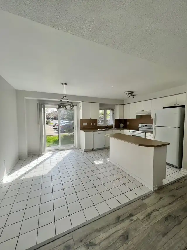 Room in House for Rent by WinstonChurchill & Hwy403 in ErinMills - Photo 4