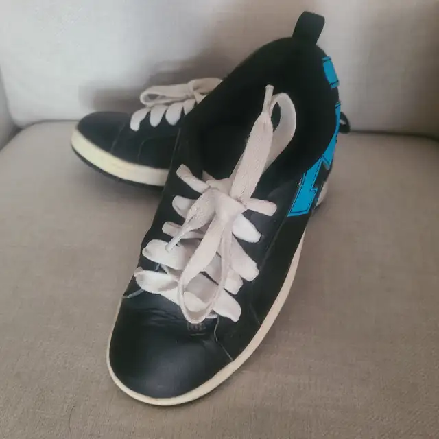 Youth boy sneakers Size 4 - Photo 2