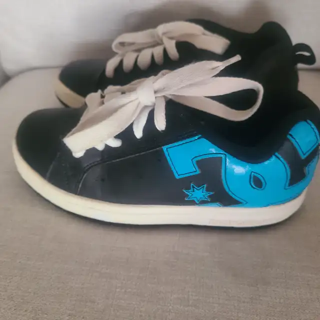 Youth boy sneakers Size 4 - Photo 3