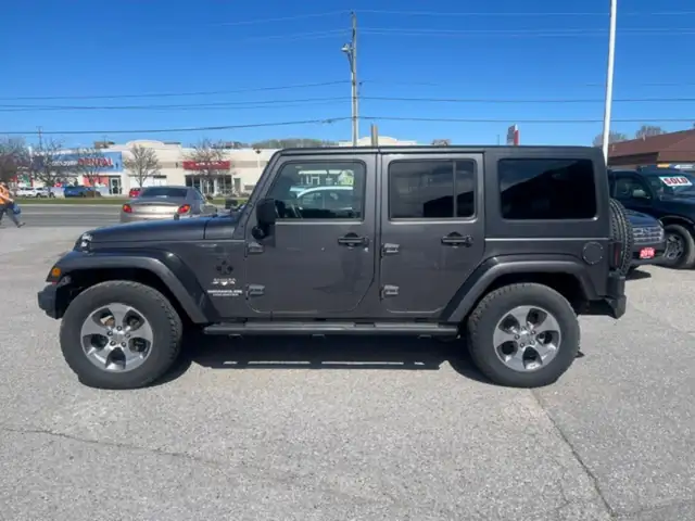 2017 Jeep Wrangler Unlimited Sahara - Photo 3
