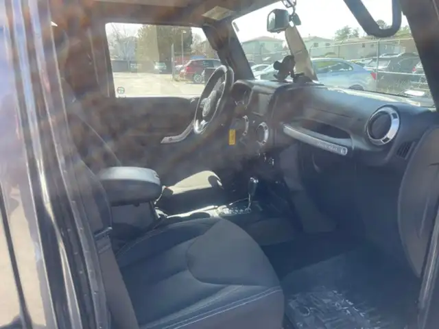 2017 Jeep Wrangler Unlimited Sahara - Photo 6