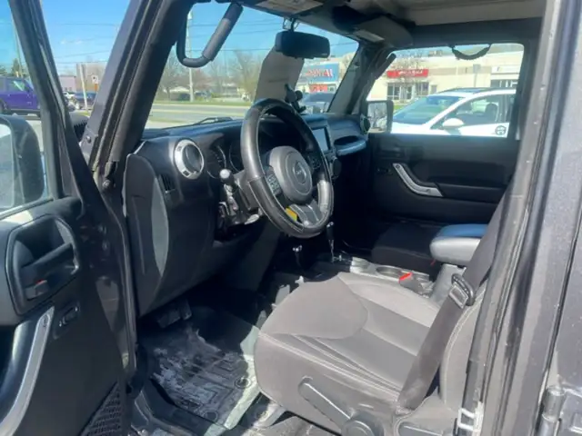 2017 Jeep Wrangler Unlimited Sahara - Photo 8