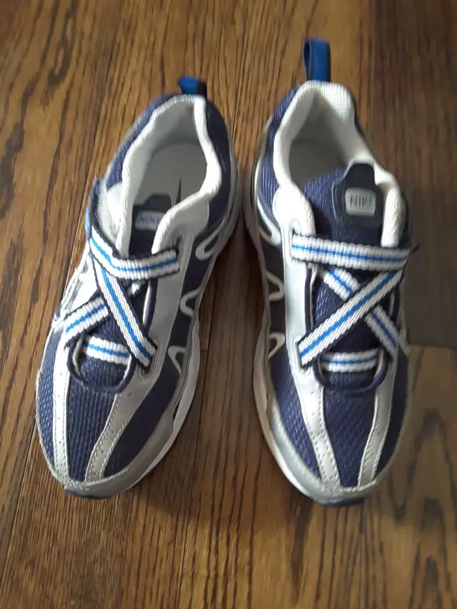 Nike Youth boy sneakers, Size 13 - Photo 2