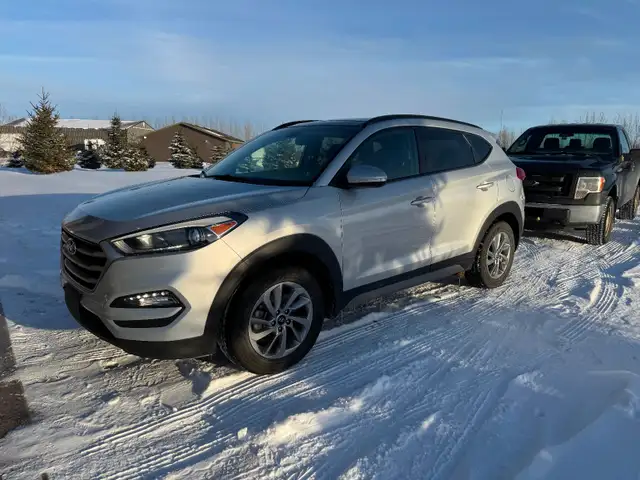 2018 Hyundai Tucson AWD only 102k - Photo 2