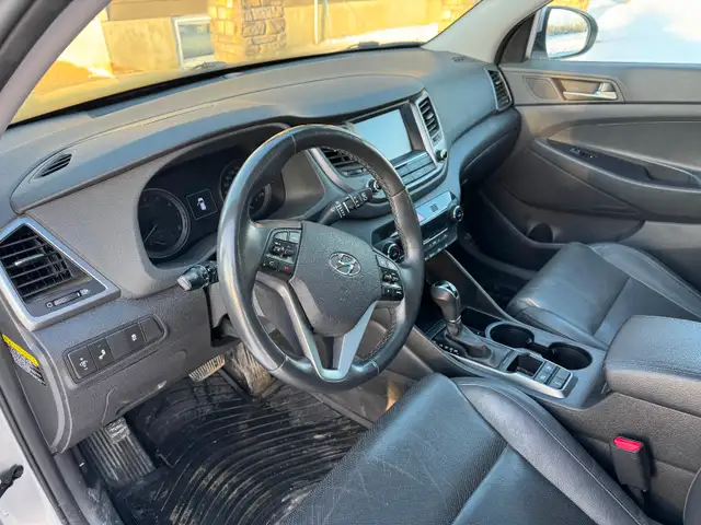 2018 Hyundai Tucson AWD only 102k - Photo 3