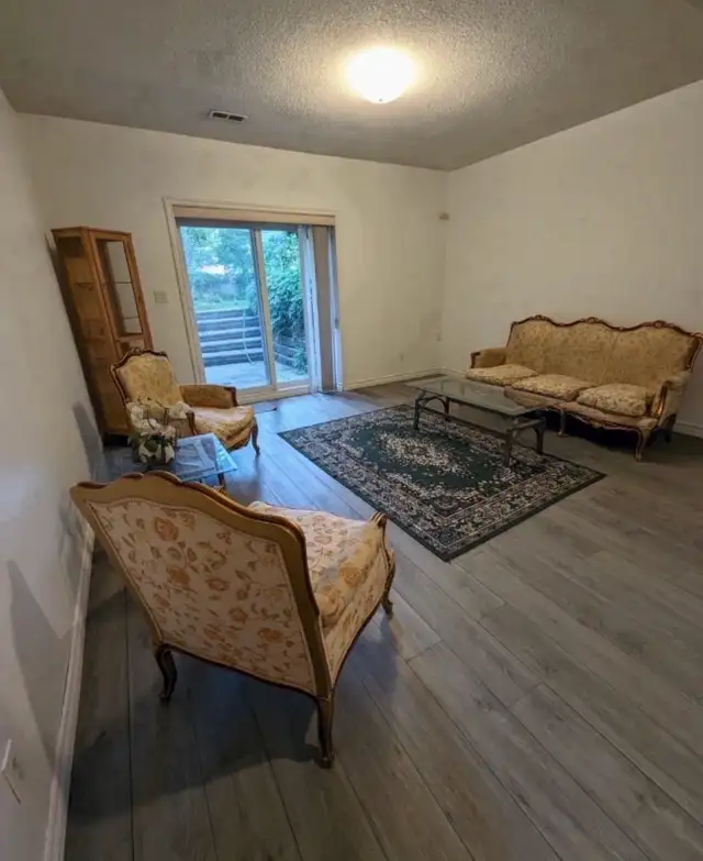 Bayview/ Finch Basement Apartment Private Room - Photo 2