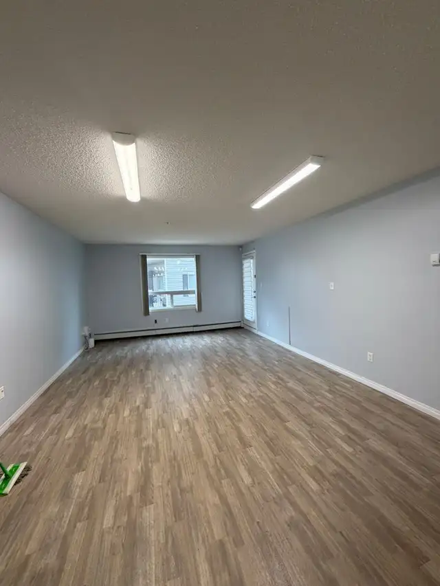 Apartment Condominium For Rent - Photo 2