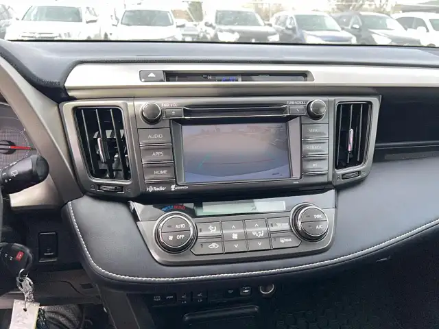 2015 Toyota RAV4 XLE - Photo 13