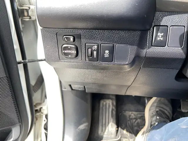 2015 Toyota RAV4 XLE - Photo 15