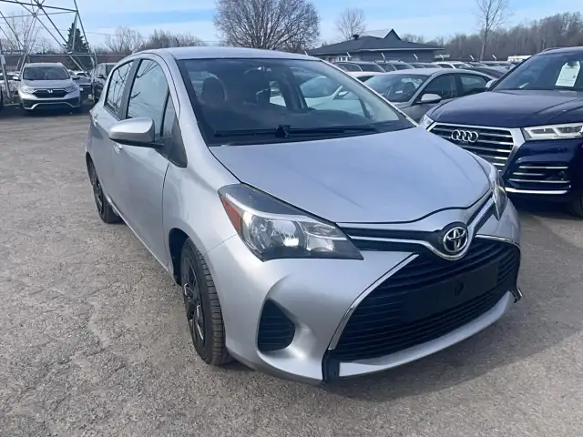 2017 Toyota Yaris LE - Photo 2