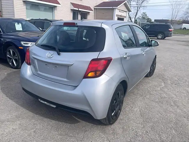 2017 Toyota Yaris LE - Photo 4