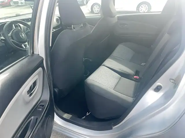 2017 Toyota Yaris LE - Photo 11