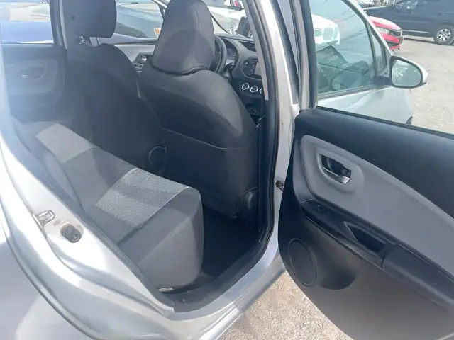 2017 Toyota Yaris LE - Photo 12