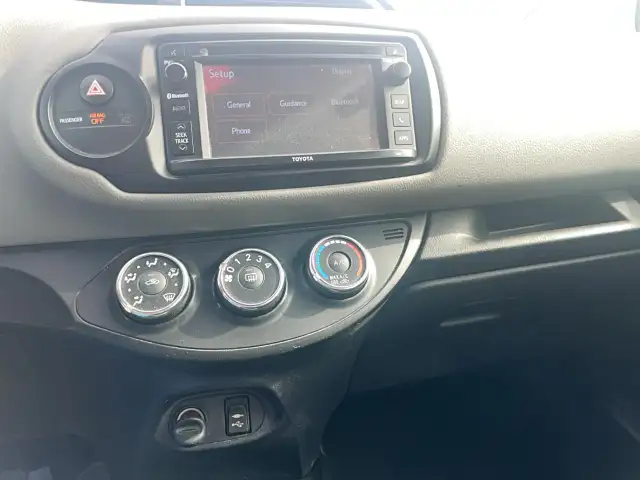 2017 Toyota Yaris LE - Photo 20