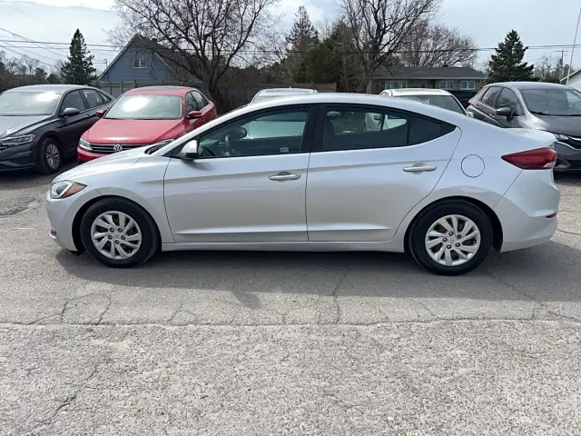 2017 Hyundai Elantra LE - Photo 4