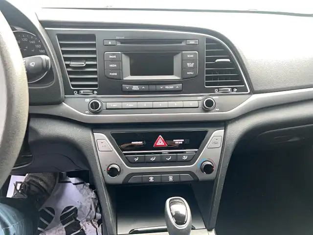 2017 Hyundai Elantra LE - Photo 12