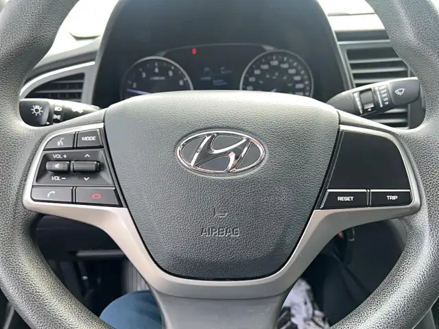 2017 Hyundai Elantra LE - Photo 14