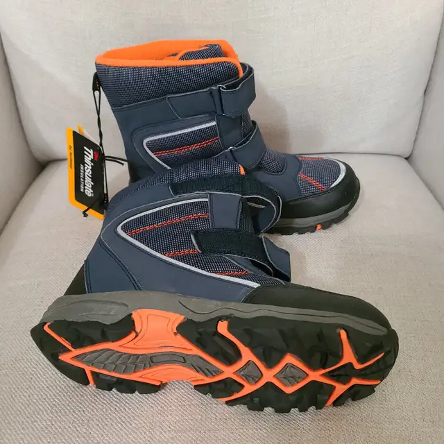 Brand New Youth boy winter boots Size 4 - Photo 2