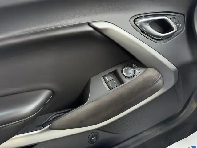 2017 Chevrolet Camaro Coupe 1LT Manual Transmission - Photo 17