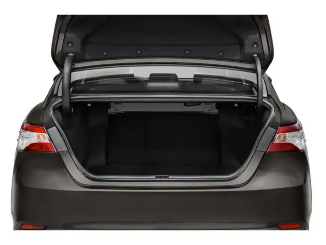 2019 Toyota Camry LE - Photo 8