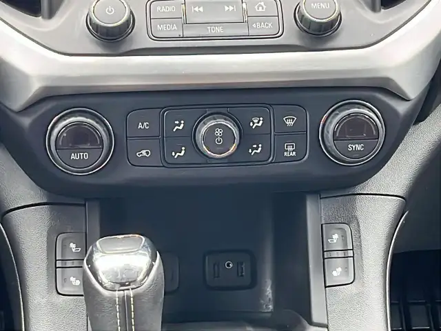 2019 GMC Acadia SLE-2 SLE-2 | Heated Seats | Rearview Camera - Photo 13