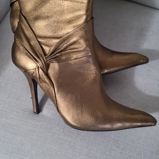 Stylish women boots Size 9 - Photo 2