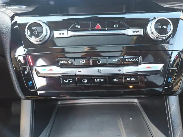 2022 Ford Explorer Limited Limited | Hybrid | Twin Panel Moon... - Photo 18