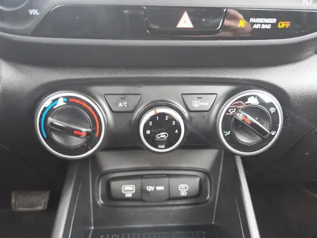 2025 Hyundai Venue Preferred Preferred | Heated Seats & Wheels - Photo 13