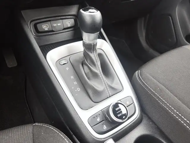 2025 Hyundai Venue Preferred Preferred | Heated Seats & Wheels - Photo 16