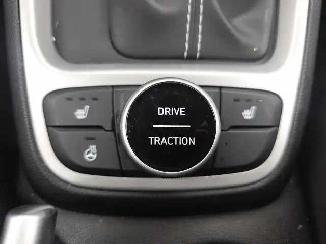 2025 Hyundai Venue Preferred Preferred | Heated Seats & Wheels - Photo 17