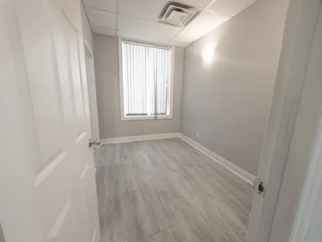 SPACIOUS GROUND-LEVEL COMMERCIAL SUITE WITH LARGE FRONT WINDOWS - Photo 3