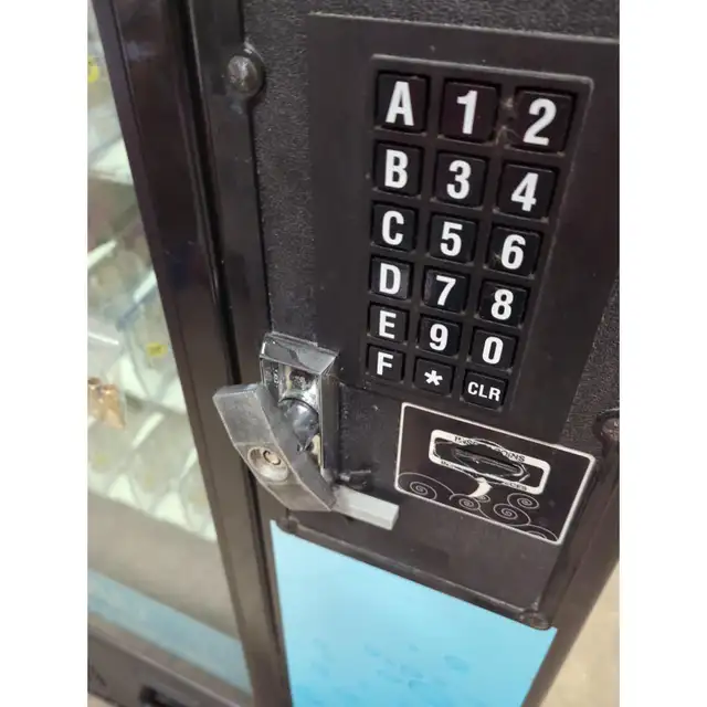 Dixie Narco DN5591 Commercial Vending Machine Pop, Water, Cans,