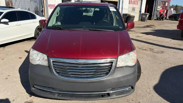 2015 Chrysler Town & Country Touring - Photo 2