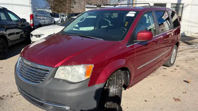 2015 Chrysler Town & Country Touring - Photo 3