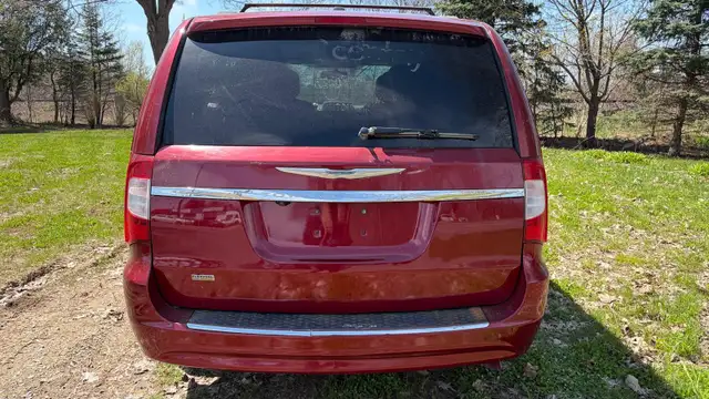 2015 Chrysler Town & Country Touring - Photo 5