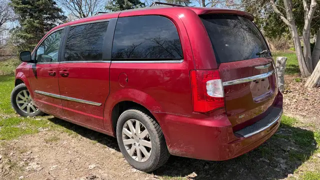 2015 Chrysler Town & Country Touring - Photo 6