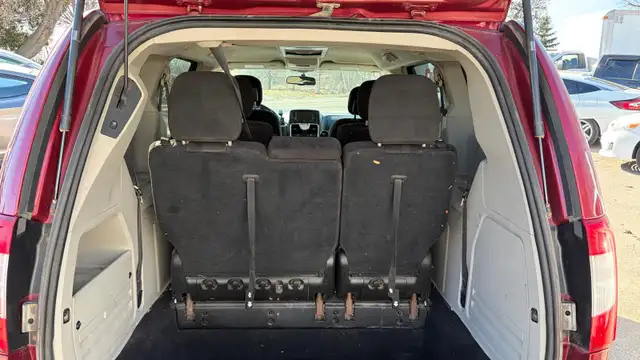 2015 Chrysler Town & Country Touring - Photo 7