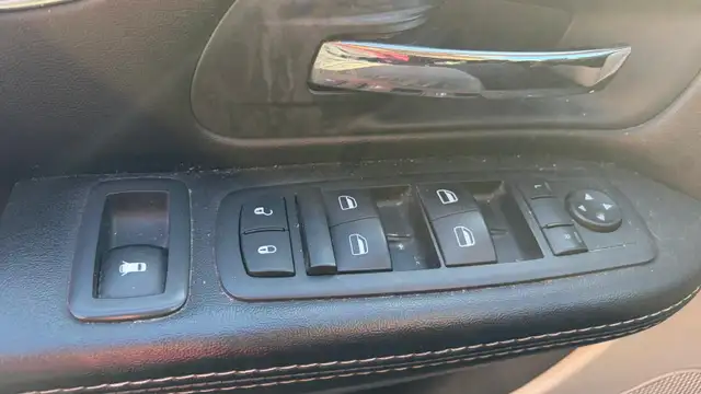 2015 Chrysler Town & Country Touring - Photo 15