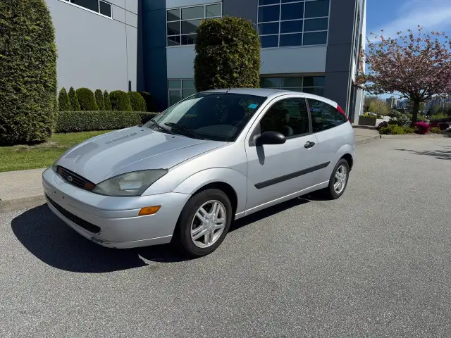 2004 Ford Focus 3dr Cpe ZX3 Base