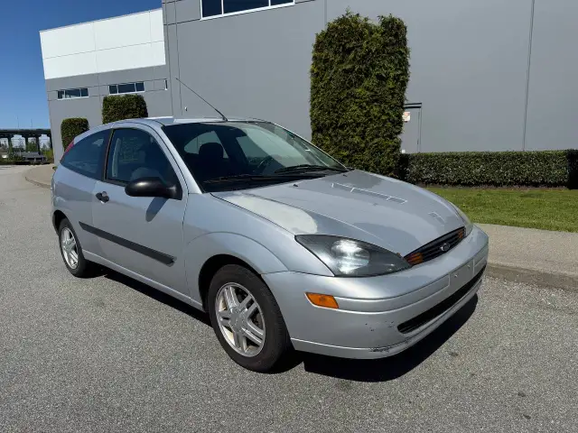 2004 Ford Focus 3dr Cpe ZX3 Base - Photo 2