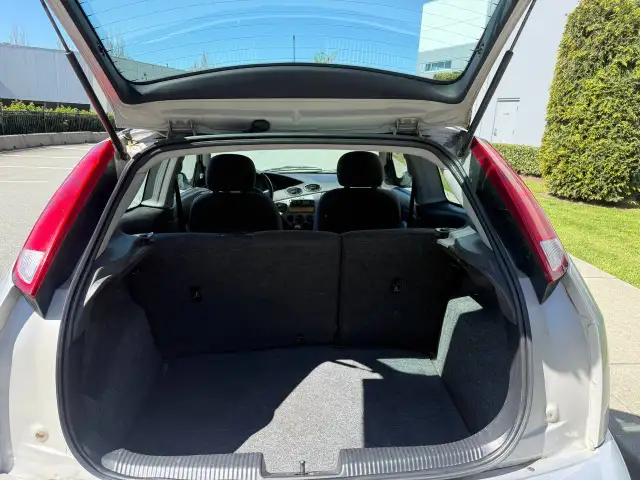 2004 Ford Focus 3dr Cpe ZX3 Base - Photo 8