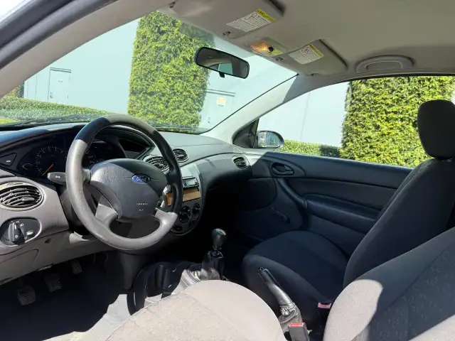 2004 Ford Focus 3dr Cpe ZX3 Base - Photo 9