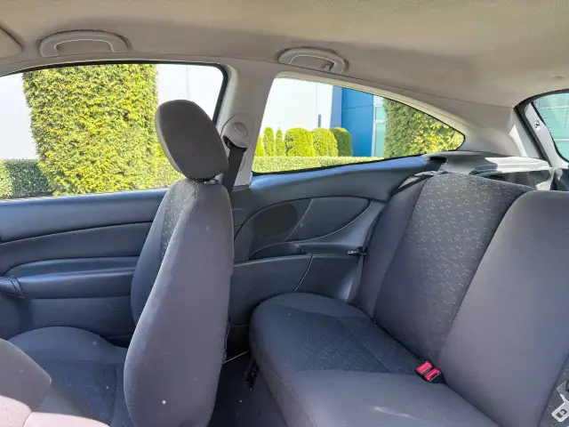 2004 Ford Focus 3dr Cpe ZX3 Base - Photo 10