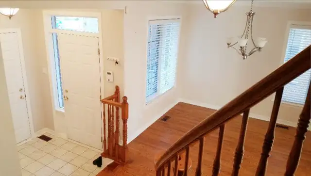 Beautiful 3 Bedroom End Unit Townhouse Silver City Location - Photo 3
