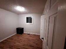 One Room for rent in Waterloo (Nothing Included, Girl Only) - Photo 3