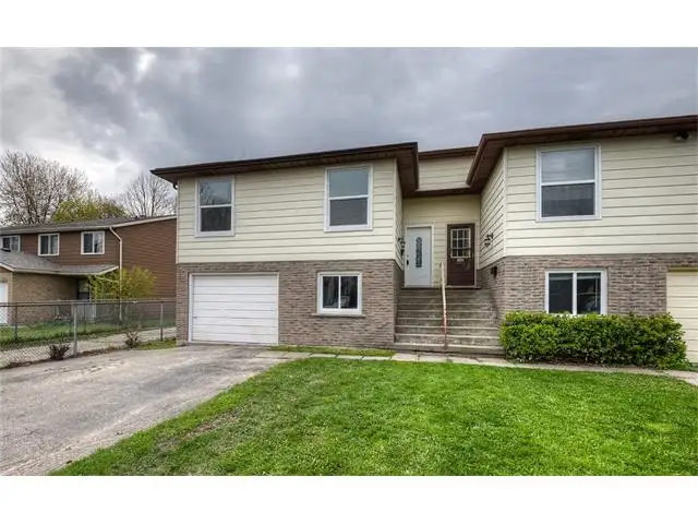 One Room for rent in Waterloo (Nothing Included, Girl Only) - Photo 10