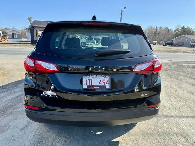 2019 Chevrolet Equinox AWD! CLEAN CARFAX! NEW MVI! NEW TIRES! AU - Photo 4