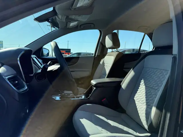 2019 Chevrolet Equinox AWD! CLEAN CARFAX! NEW MVI! NEW TIRES! AU - Photo 14