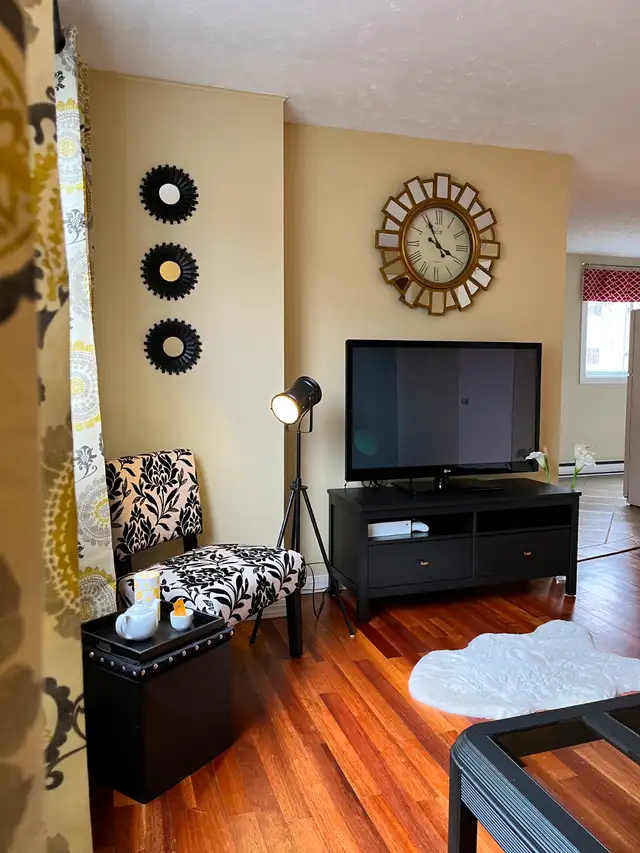 Everything Included Furnished Downtown 2 Bedroom Aug1 ! - Photo 2