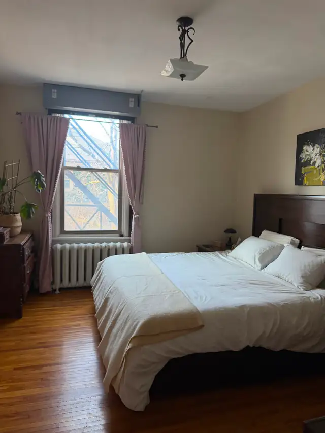 Large, bright one bedroom, downtown, June 1 - Photo 4